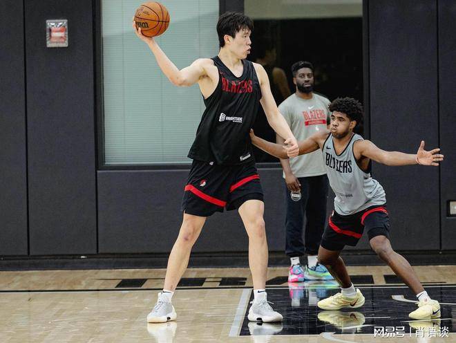 萨拉赫重返赛场，持续失利首场状态出色，勇士观众沸腾！